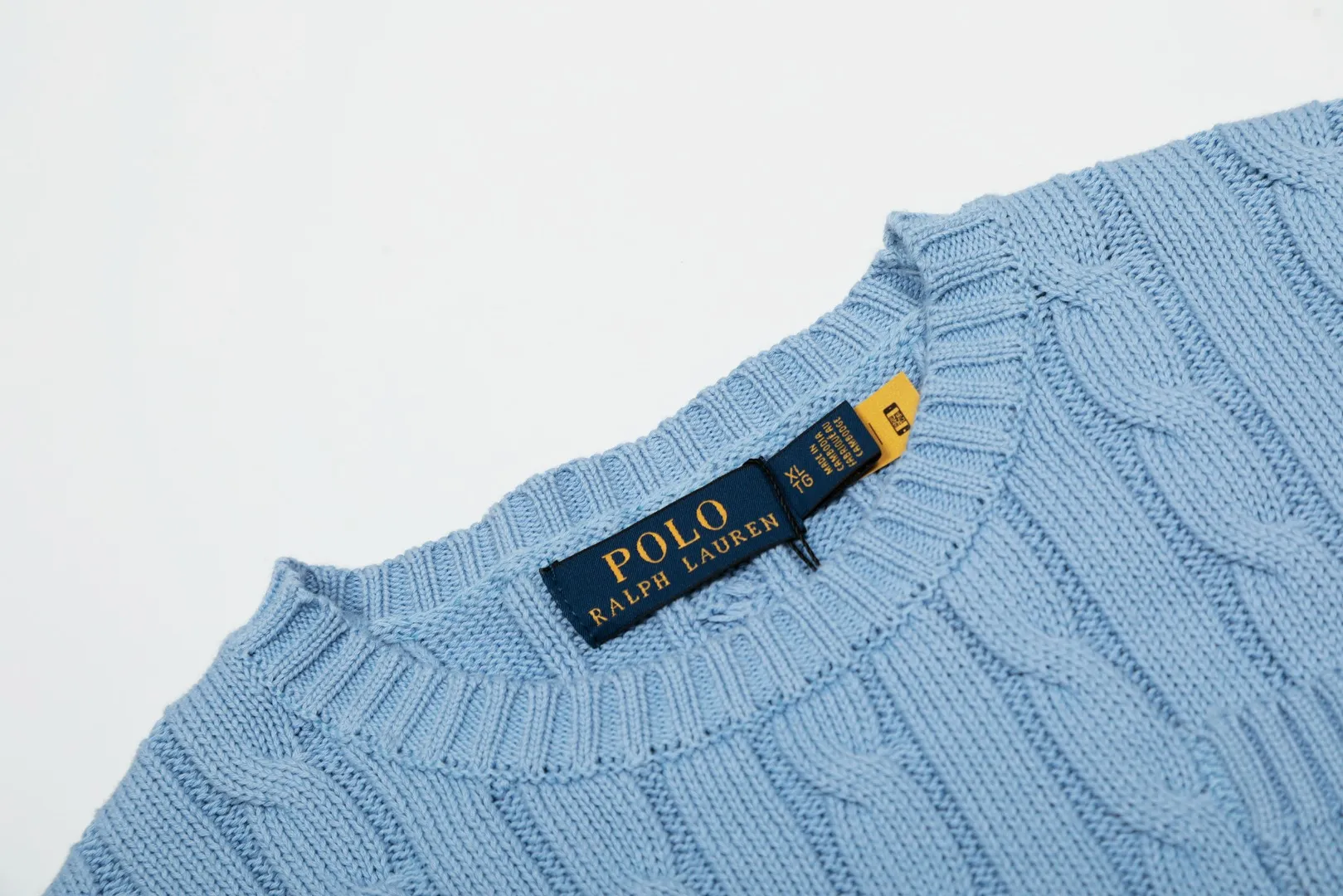 P154 💰 "Top quality" Style number: DS222# (not off the shelves all year round) [Ralph Lauren round neck pocket style solid color pony embroidered logo knitted short sleeves] ✅Ralph Lauren Ralph Lauren classic basic pocket all-match style goddess knitted short sleeves for all seasons ✅Main supplier platform live broadcast Wholesale entity Replenish when out of stock Not off the shelf ✅ZP quality 1:1 version Scan the code to enter the GF website Counter quality ✅Details and quality are the only one in Guangzhou. Imported quality cotton yarn, focusing on high-end, cost-effective, good quality needless to say. ✅The version is restored to the original order. The maximum size can be worn up to 160 pounds. Loose, comfortable and stress-free. ✅The upper body is simple and easy to match. A must-have for goddess ootd. Good-looking clothes are never picky. A must-have in the goddess’ wardrobe. Size: S-XL. Color: White, almond, purple, orange, gray, yellow, black, khaki, pink, navy, rose, green. Chinese red olive green light blue white label light blue blue label